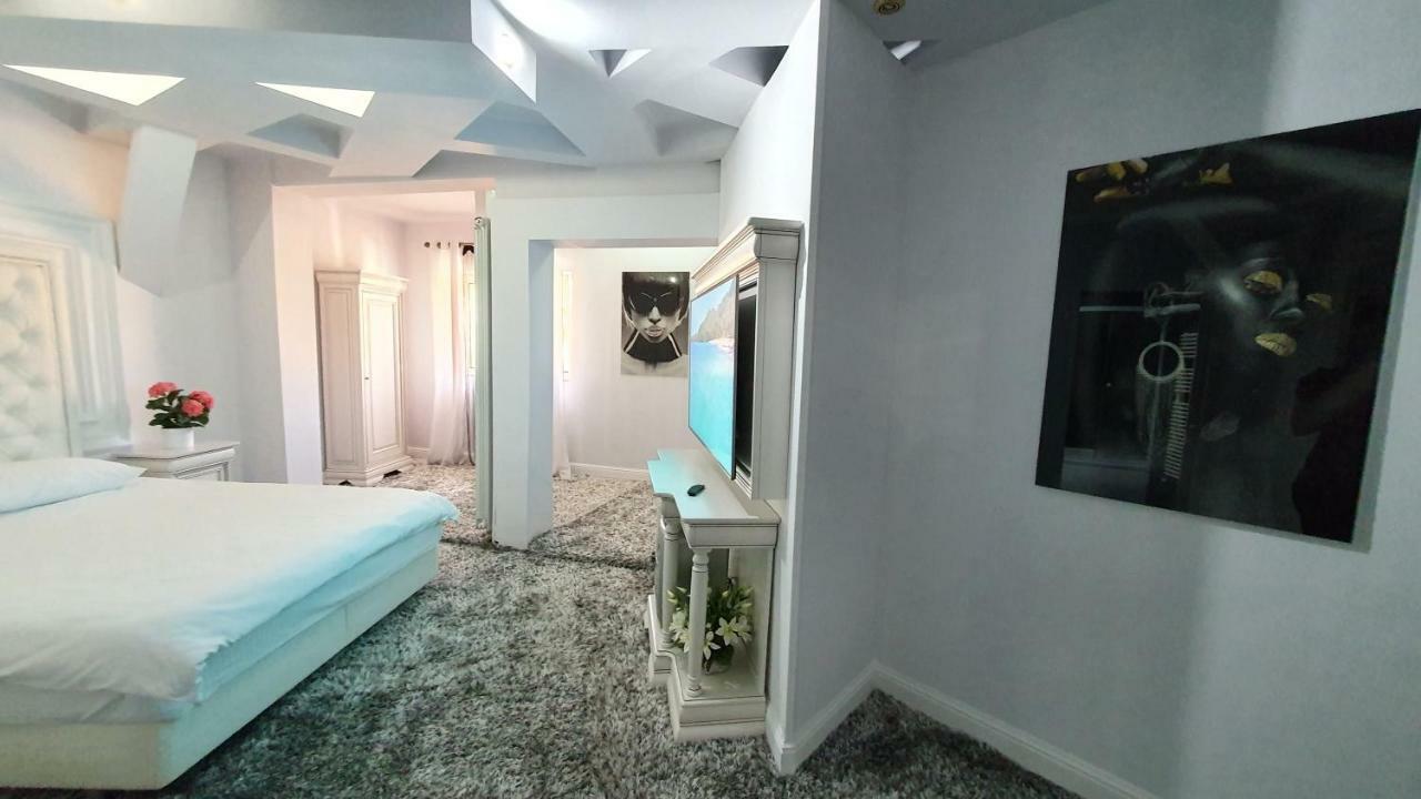 President Hotel Ploiesti Exterior photo